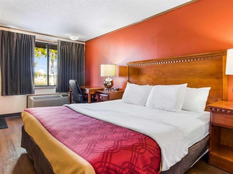 Econo Lodge Norwalk Exterior foto