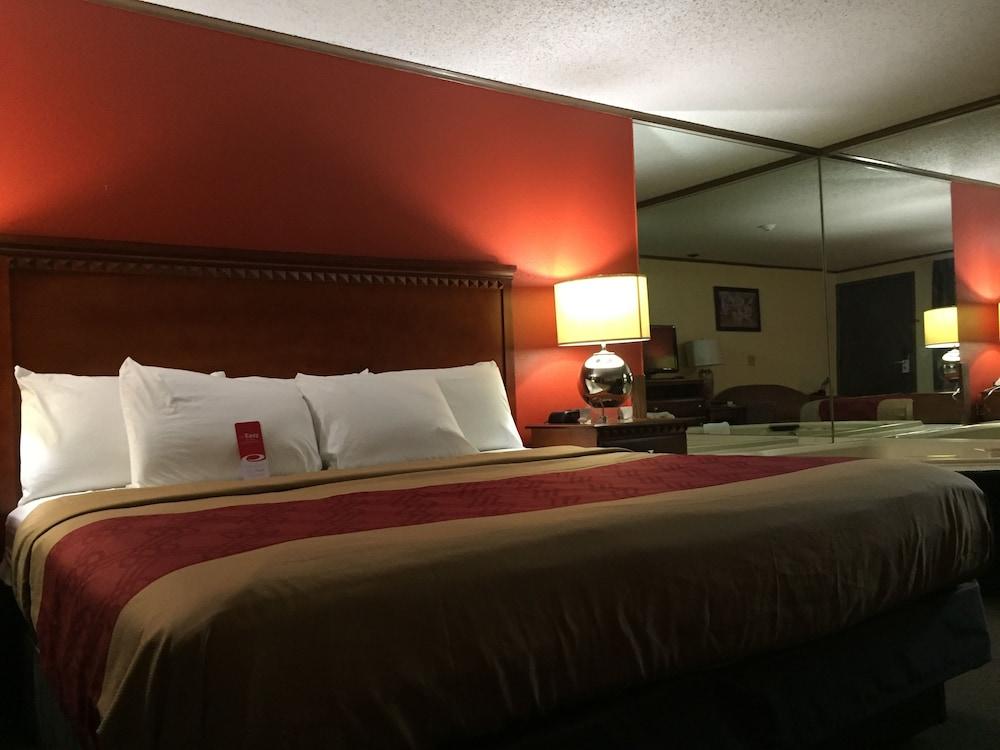 Econo Lodge Norwalk Exterior foto