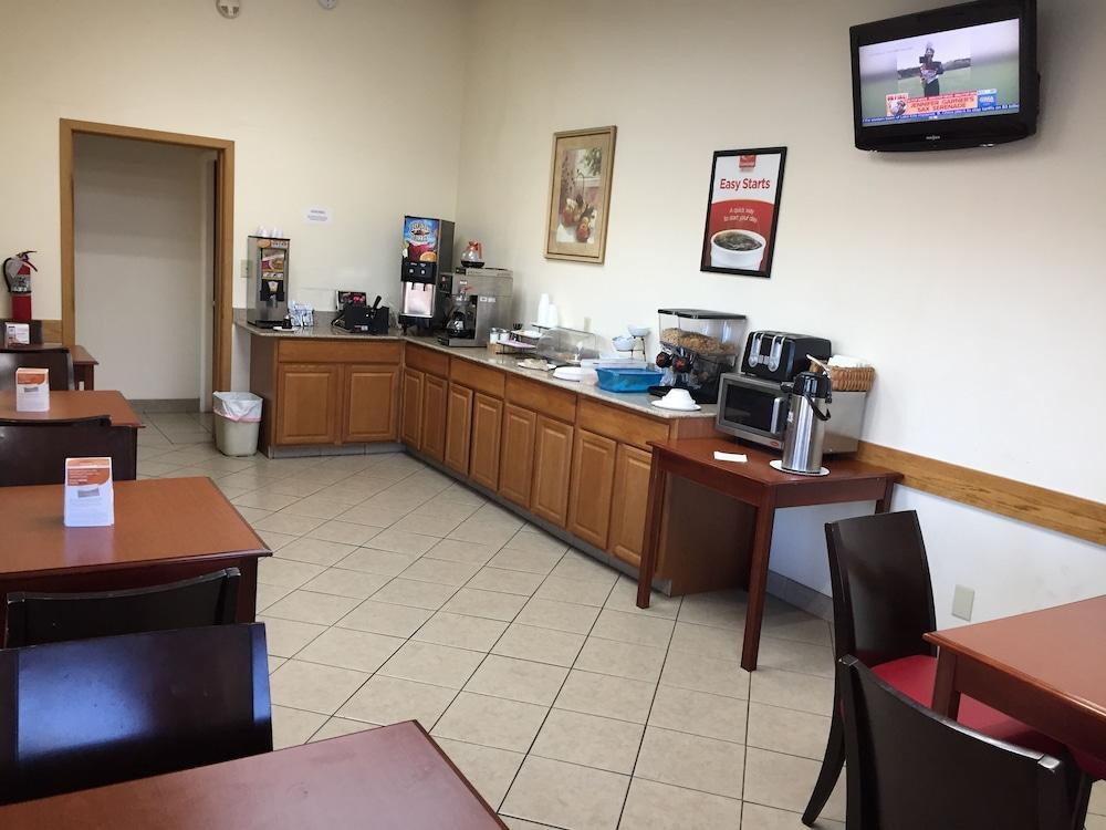 Econo Lodge Norwalk Exterior foto