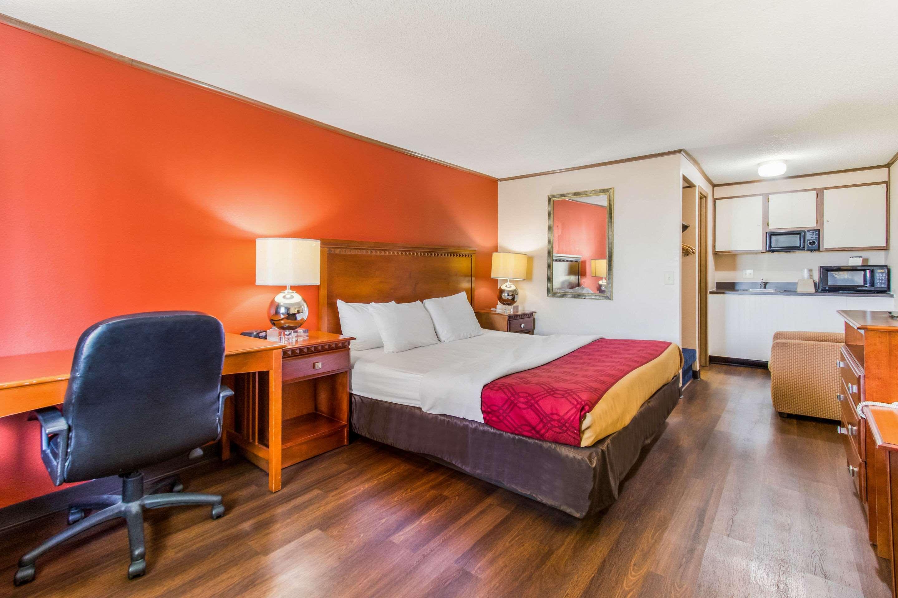 Econo Lodge Norwalk Exterior foto