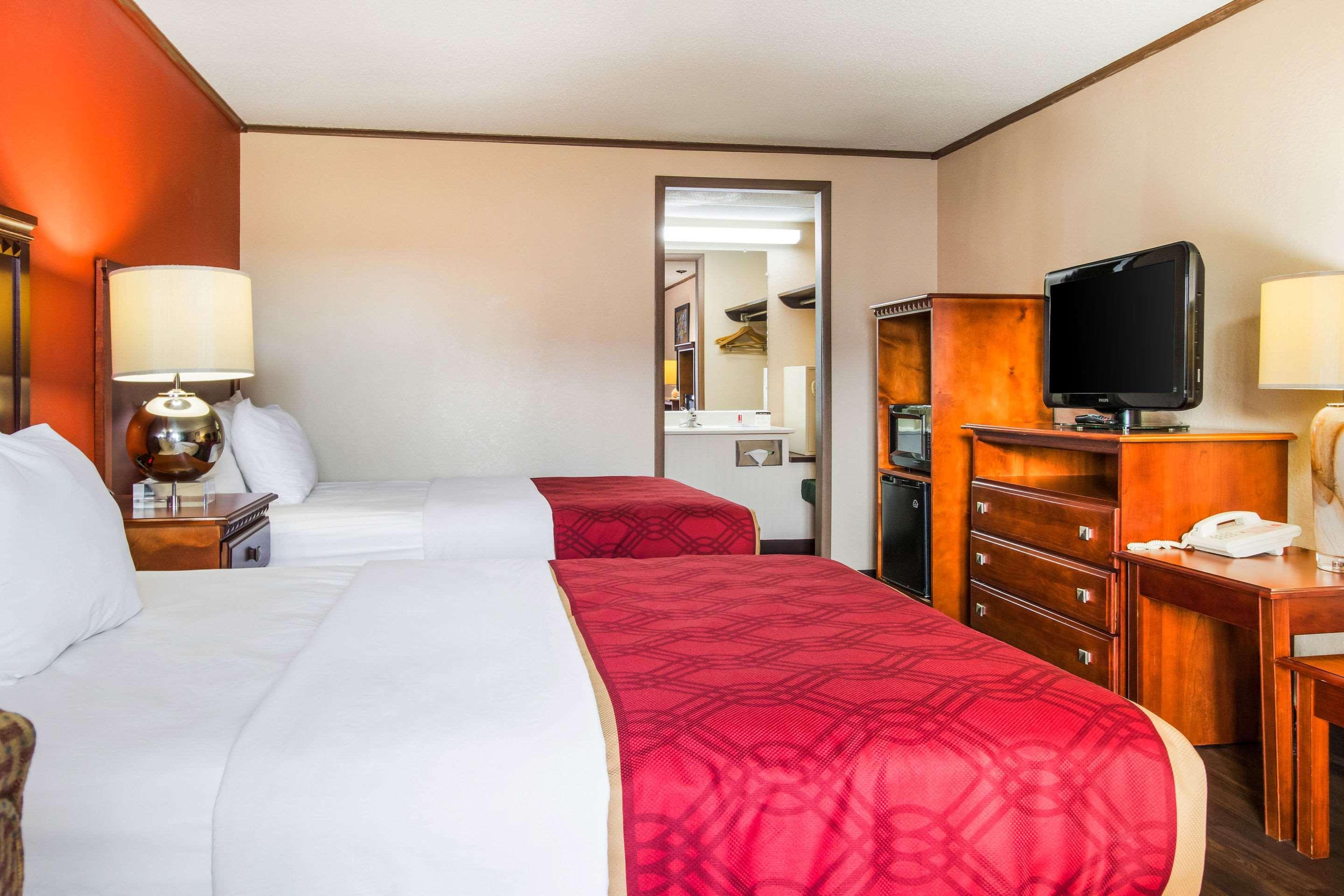 Econo Lodge Norwalk Exterior foto