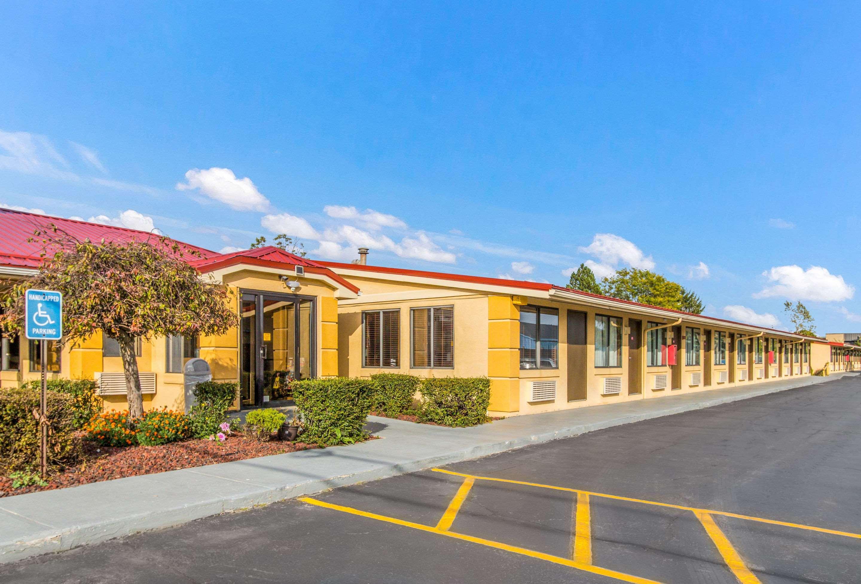 Econo Lodge Norwalk Exterior foto