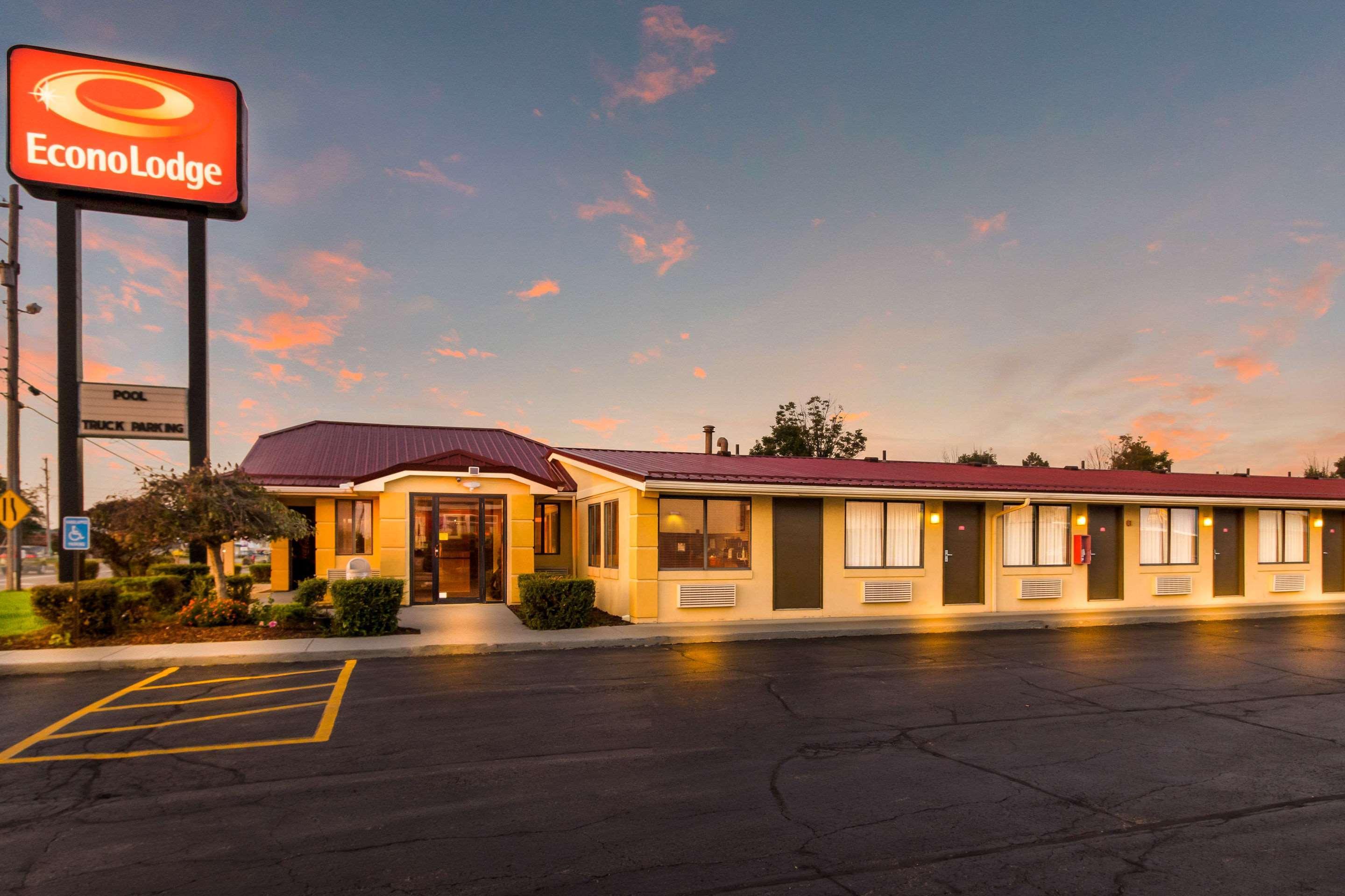 Econo Lodge Norwalk Exterior foto