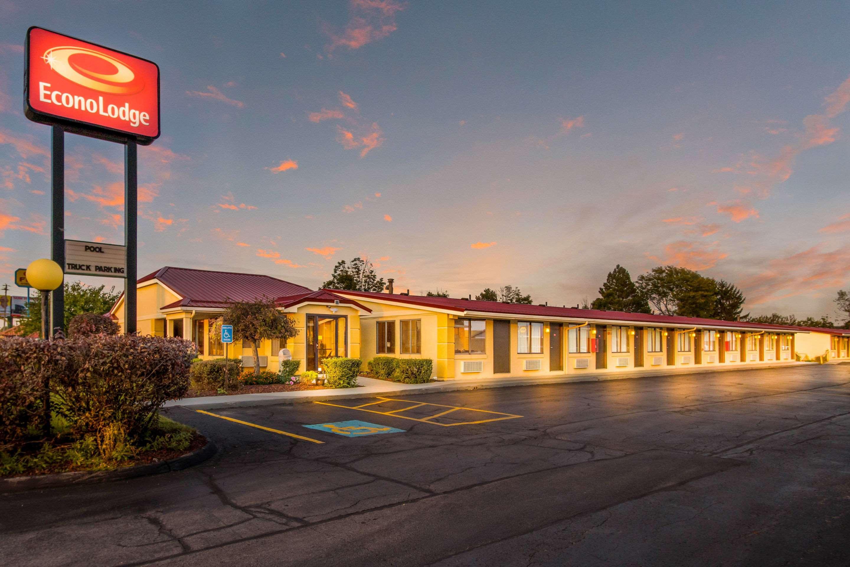 Econo Lodge Norwalk Exterior foto