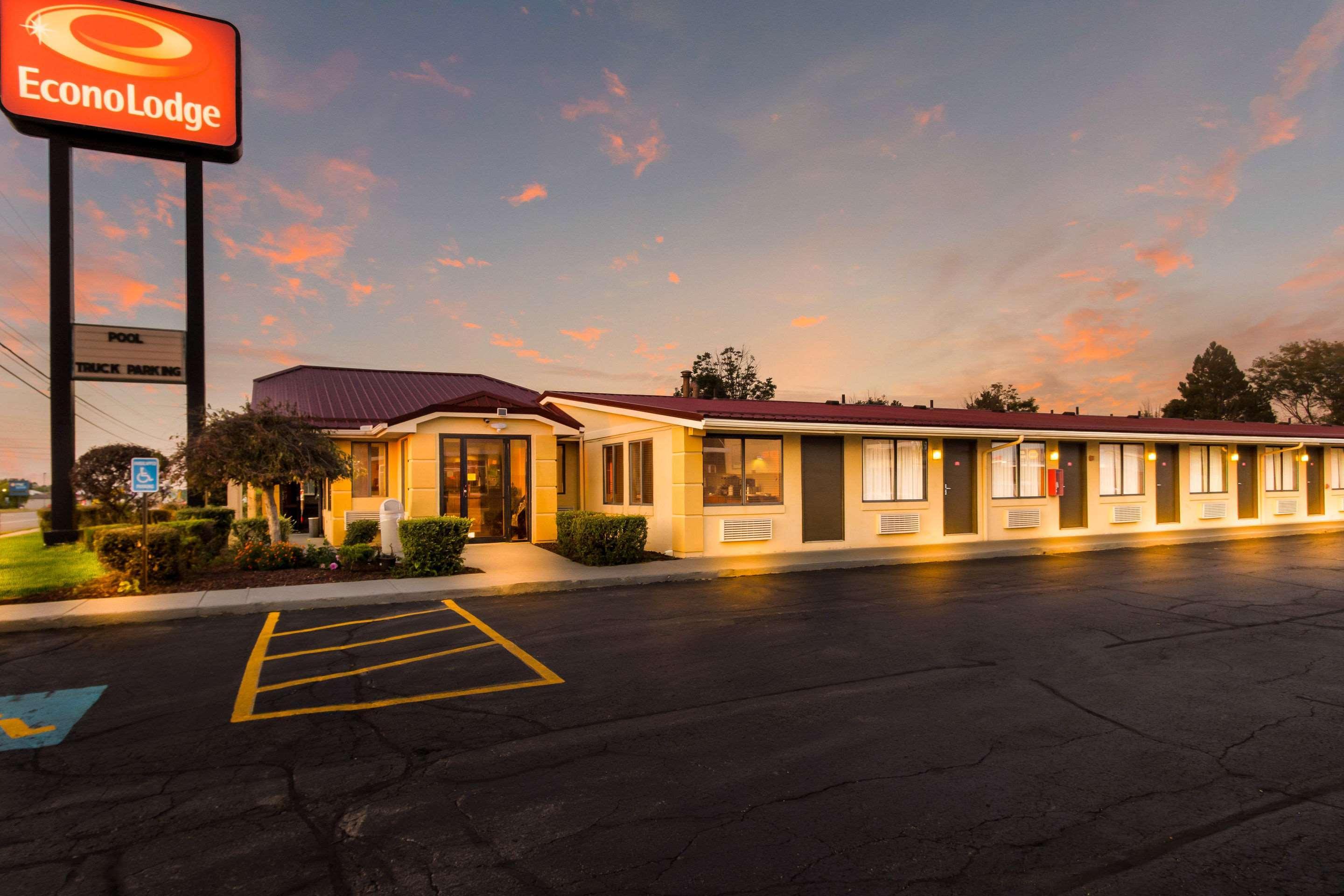 Econo Lodge Norwalk Exterior foto