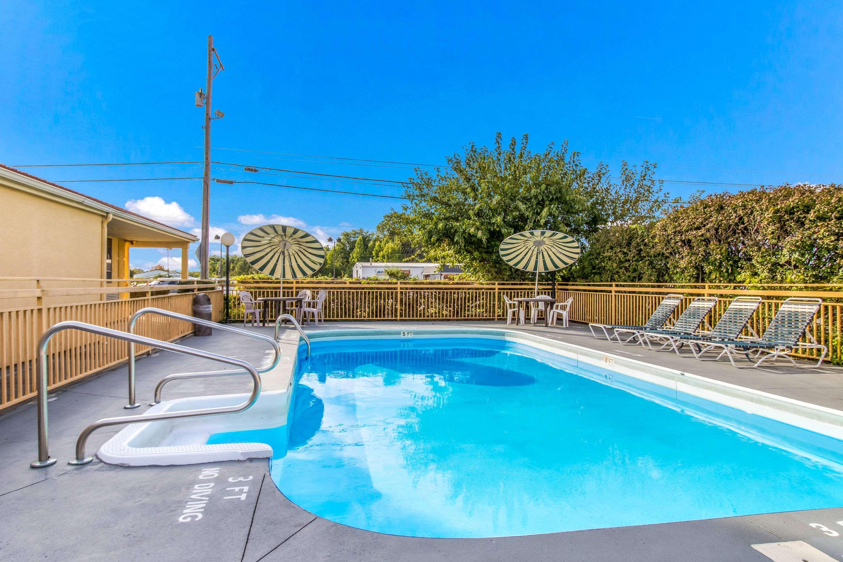 Econo Lodge Norwalk Exterior foto