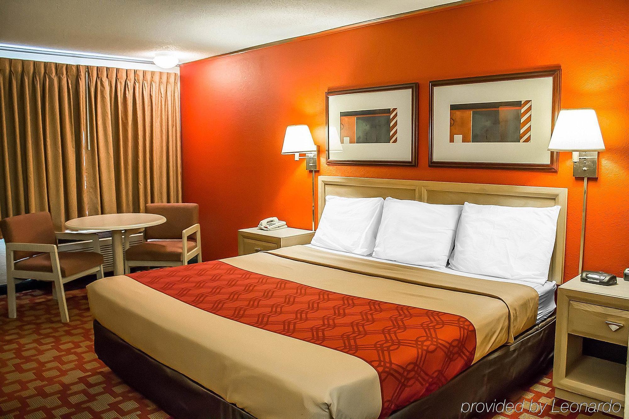 Econo Lodge Norwalk Exterior foto