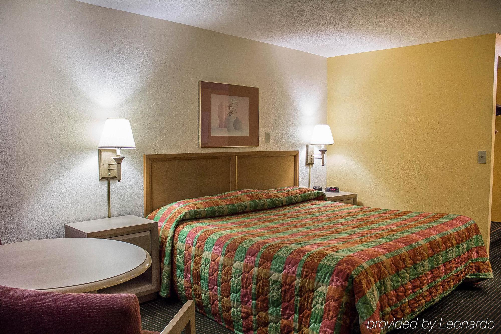 Econo Lodge Norwalk Exterior foto