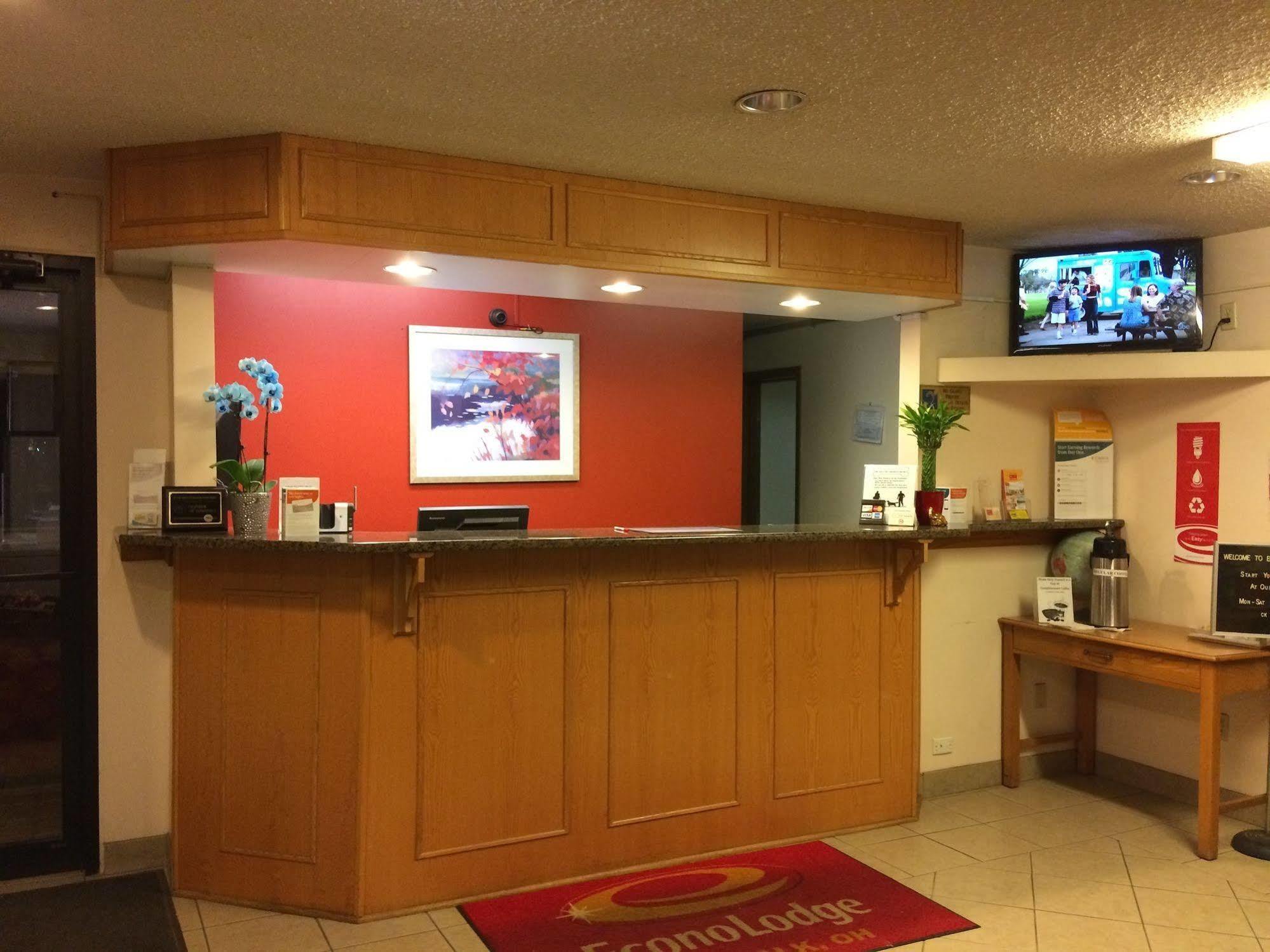Econo Lodge Norwalk Exterior foto