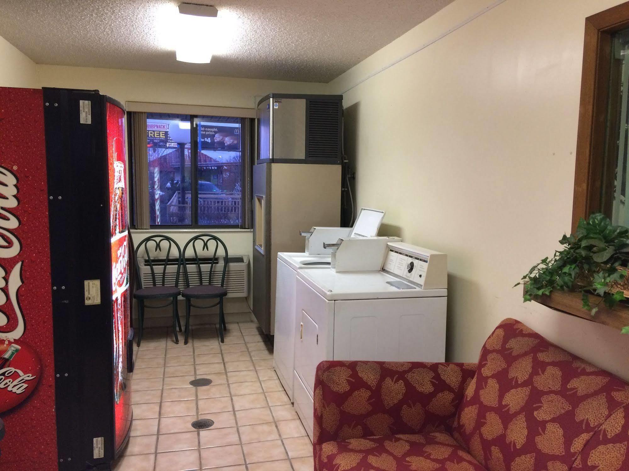 Econo Lodge Norwalk Exterior foto
